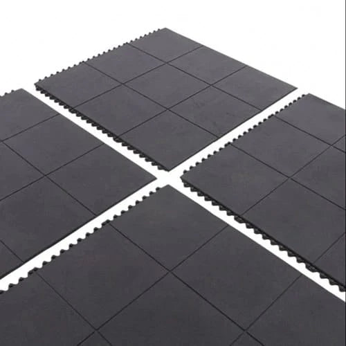 17mm rubber gym mats 915mm x 915mm in PT studio — CE REACH certified commercial gym flooring