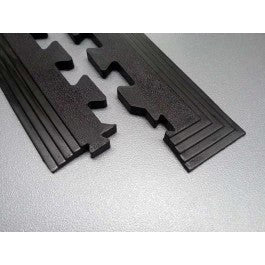 16mm interlocking rubber gym tiles 500mm format in hotel gym — CE REACH certified gym flooring UK
